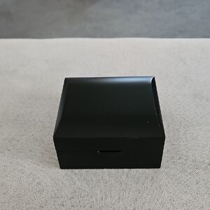 Elegant Womens Necklace Or Chain Accessory Box